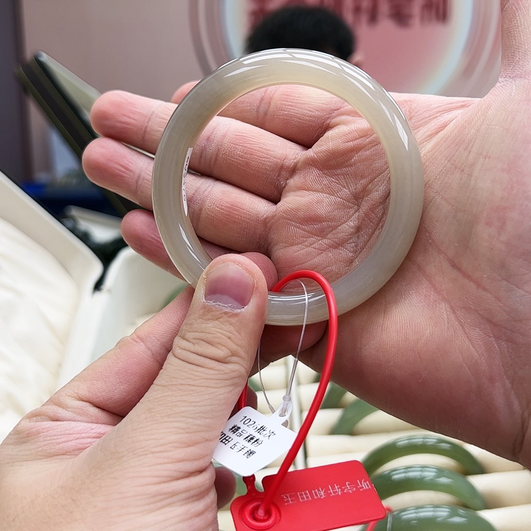 和田玉手镯未镶嵌芬*