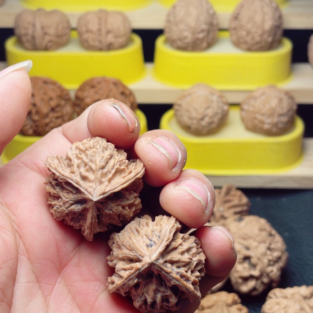 文玩核桃把件三棱