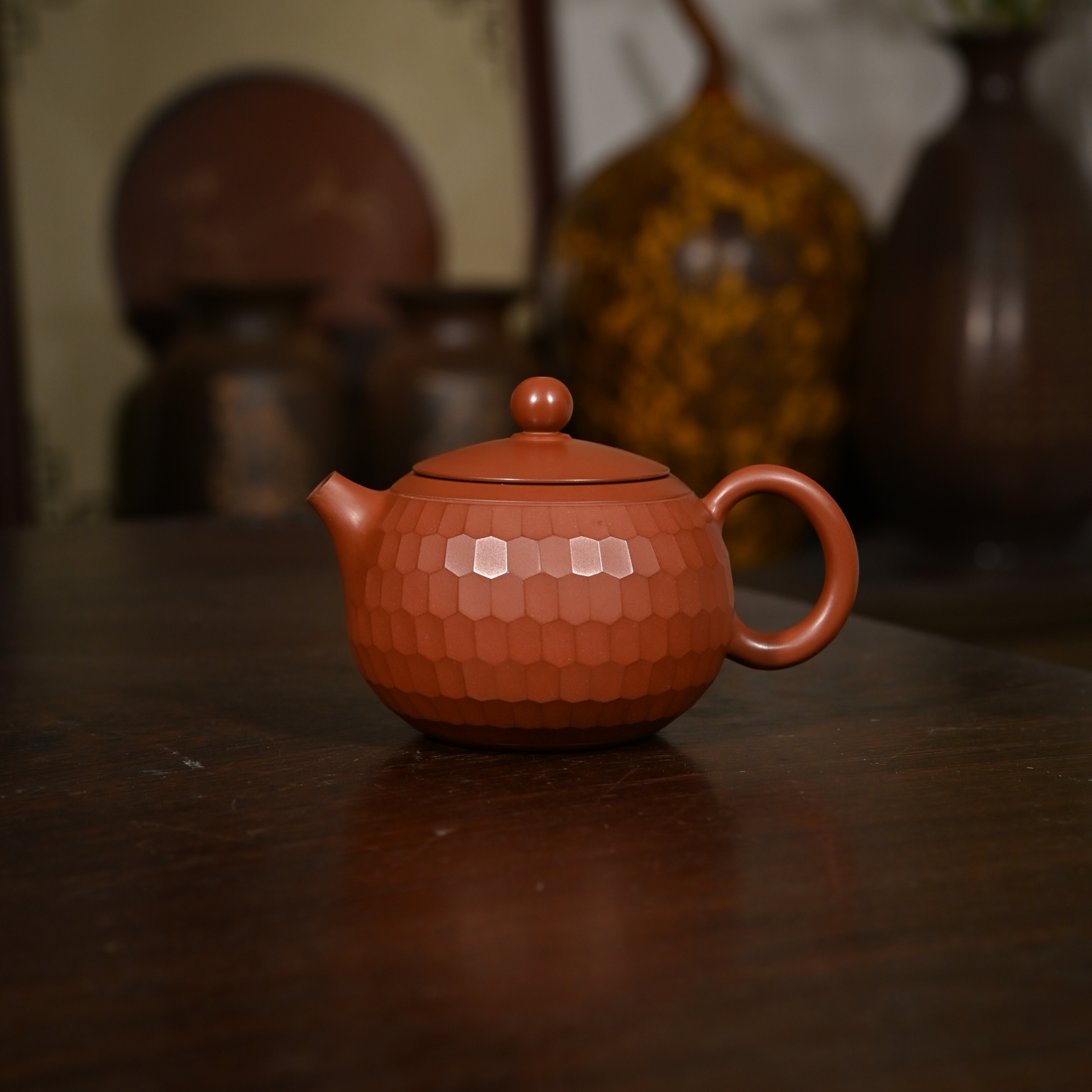 球孔钻石西施210毫升黑色和红色坭兴陶茶壶