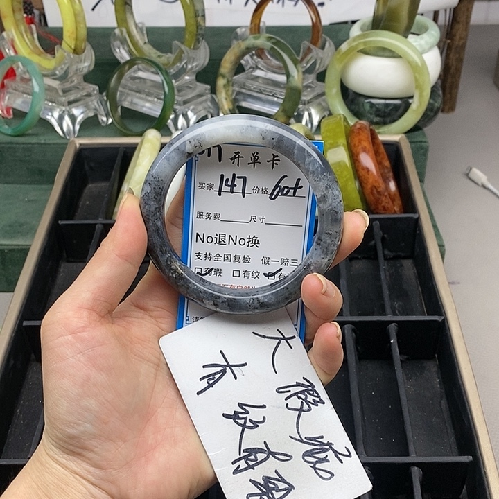 蛇纹石玉未镶嵌手镯