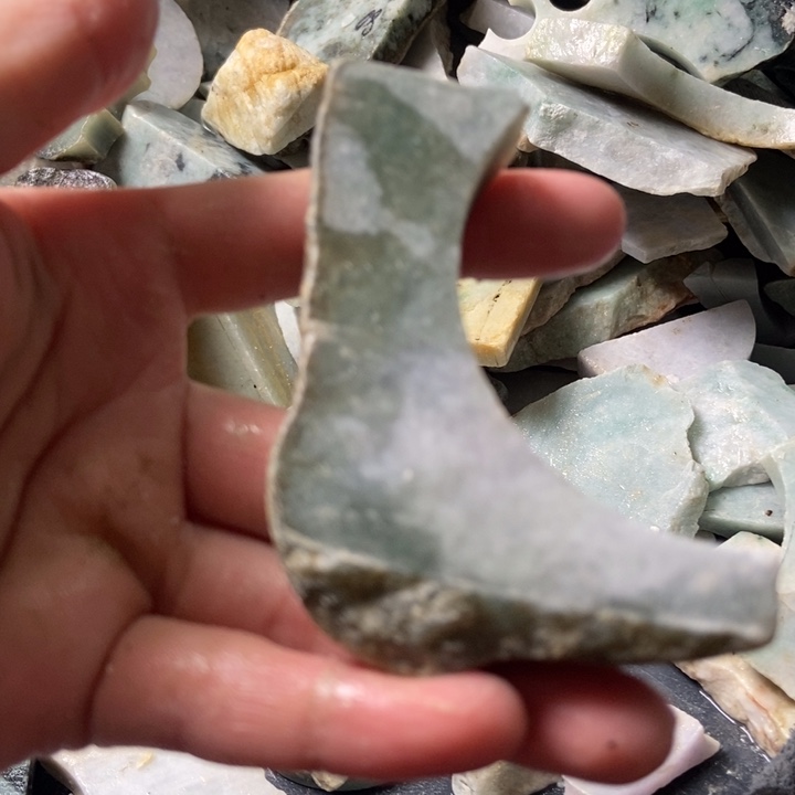 翡翠颈饰未镶嵌天然翡翠