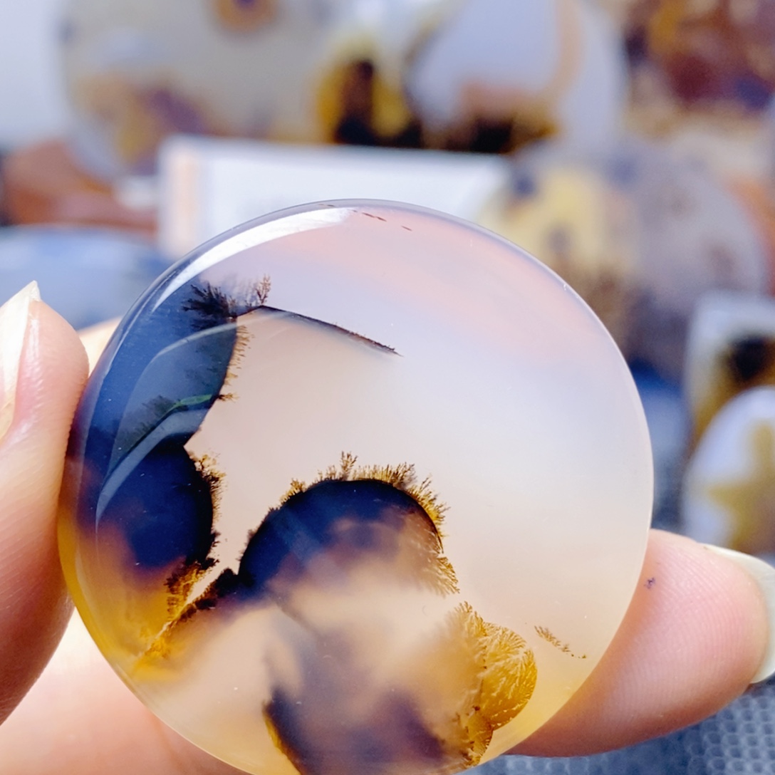 鹿***鸣玛瑙/玉髓未镶嵌珠宝奇石