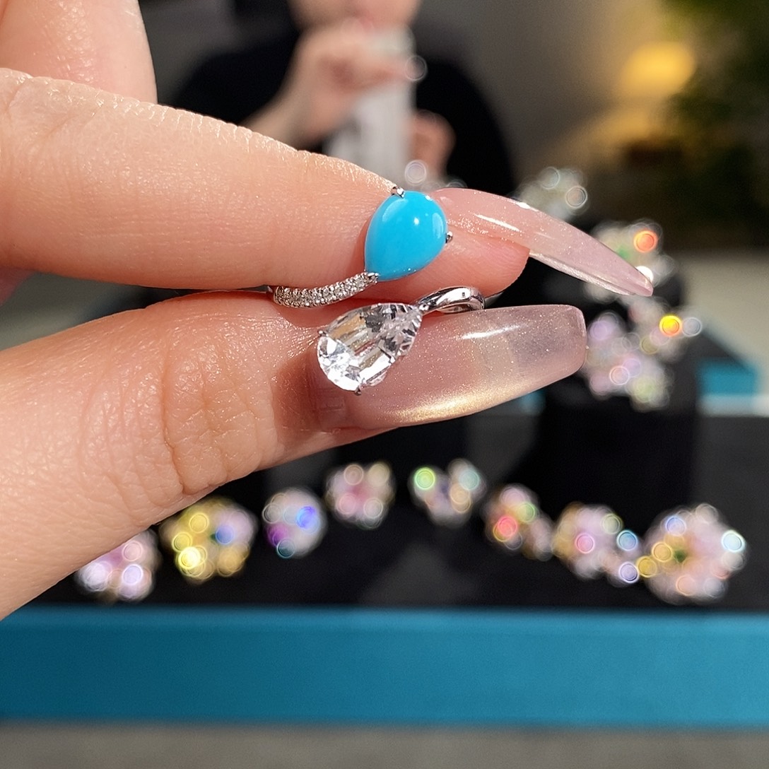 绿松石18K金镶嵌戒指1.13ct