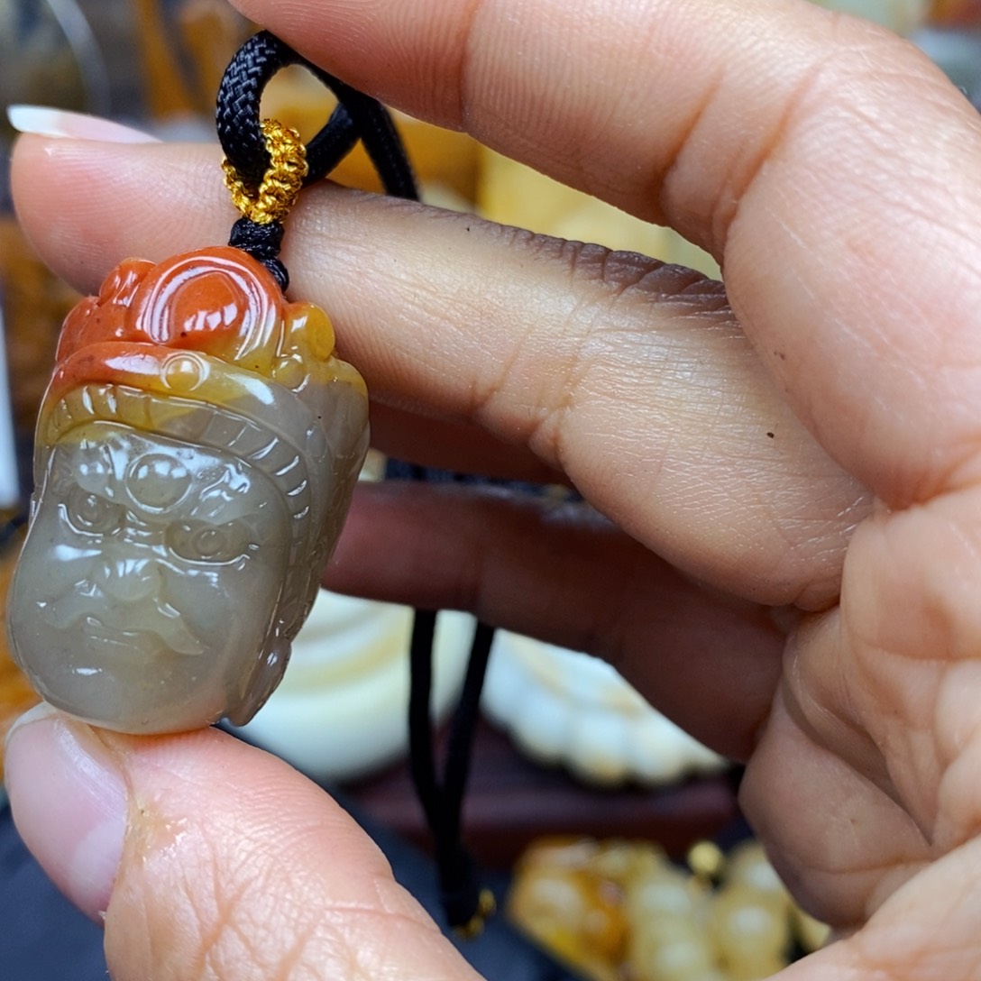 石英质玉（黄龙玉）颈饰未镶嵌