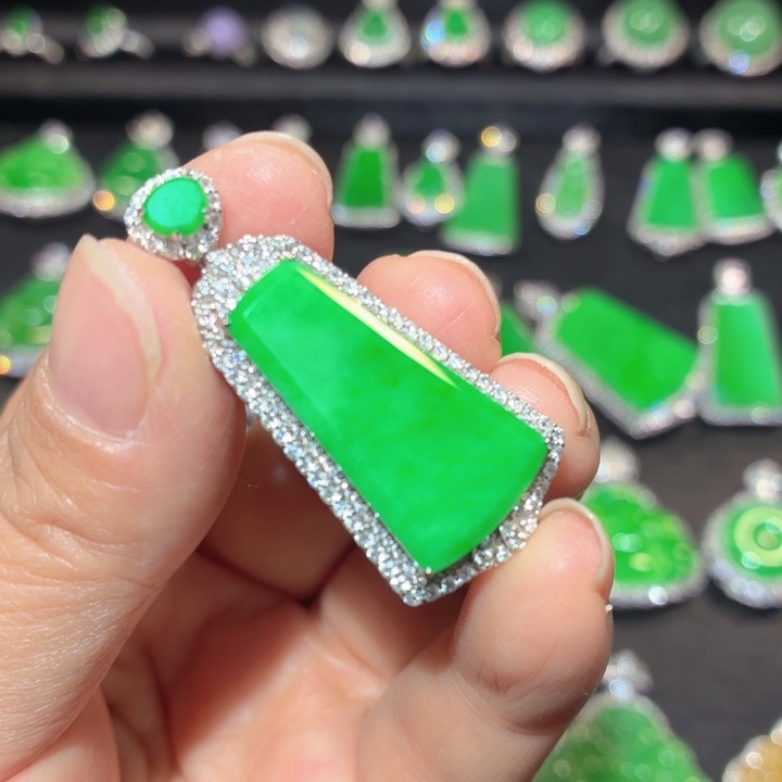 翡翠18K金镶嵌吊坠(不含链)翡翠