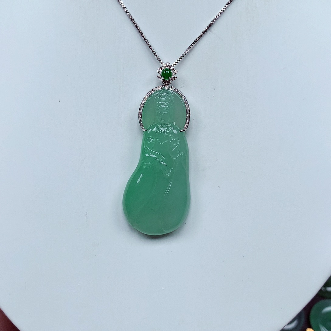 翡翠颈饰18K金镶嵌天然翡翠A货