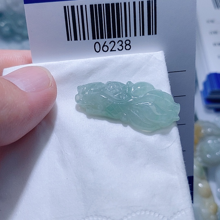 翡翠未镶嵌颈饰天光墟翡翠市场现金代购