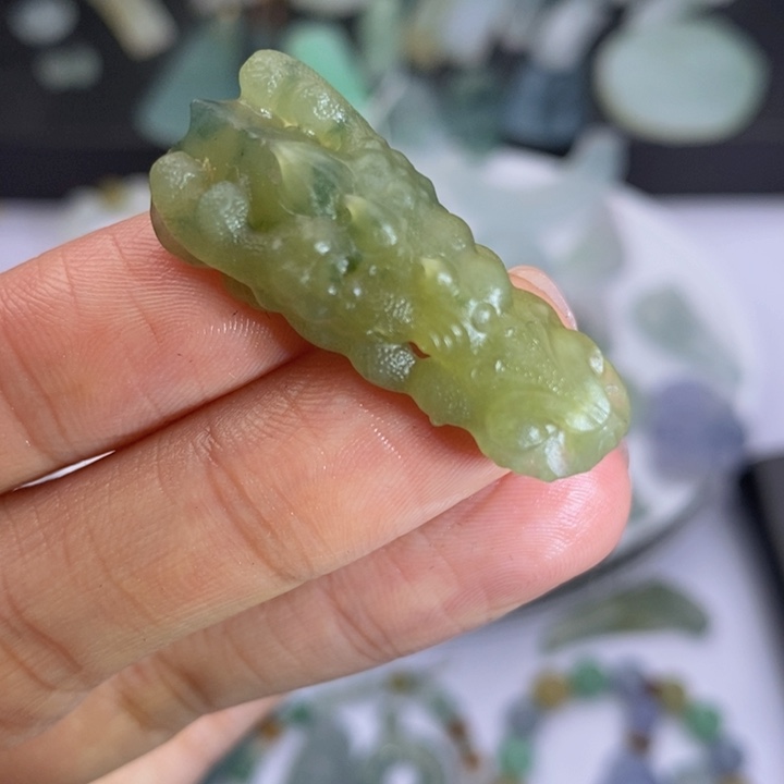 定制翡翠未镶嵌龙骨