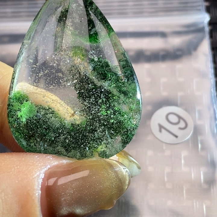 夏***峦未镶嵌水晶颈饰水晶