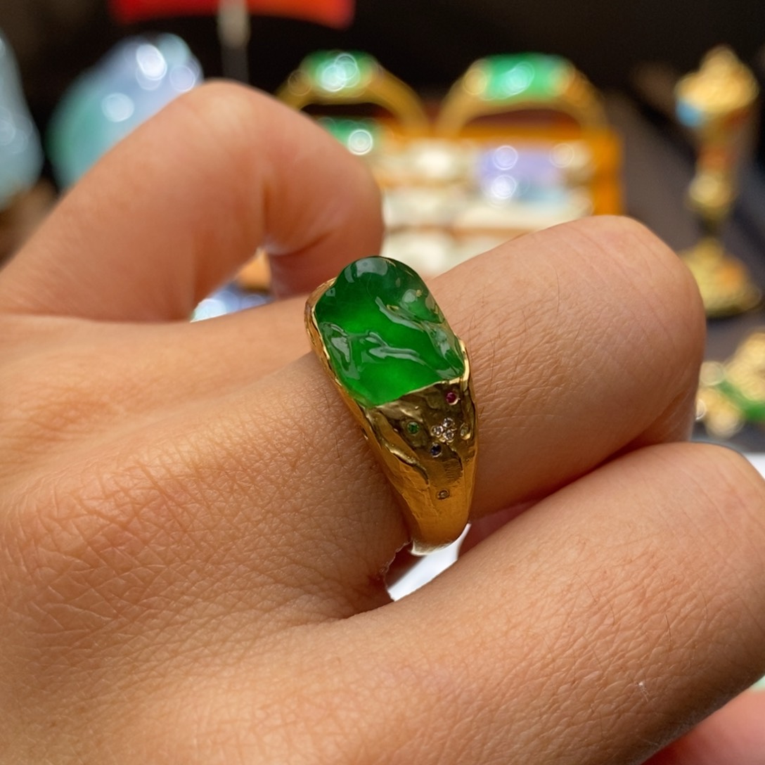 翡翠戒指18K金镶嵌远山戒指