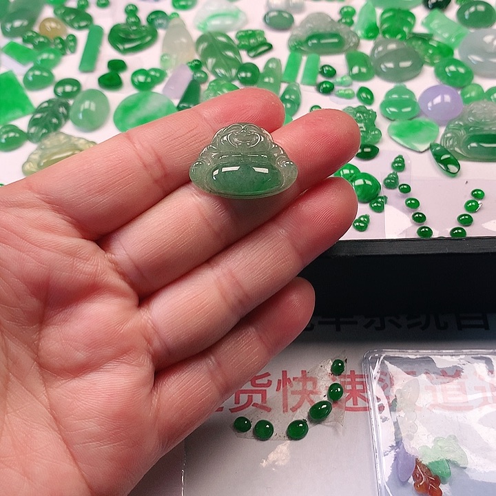 翡翠颈饰未镶嵌翡翠