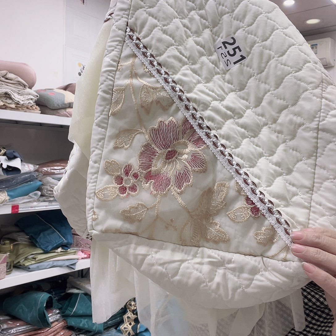 雪尼尔快乐大本营在这里是