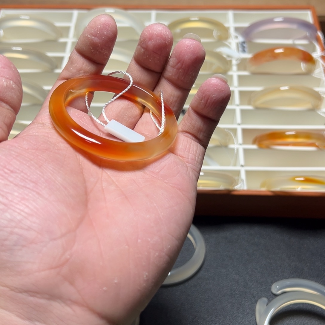 玛瑙/玉髓手镯未镶嵌未****过