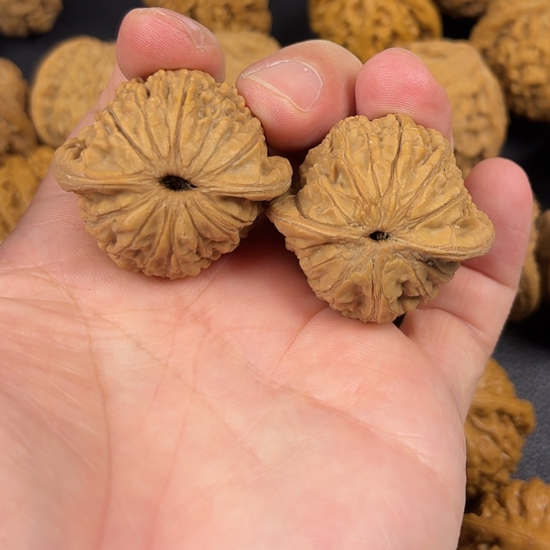 瓜***农文玩核桃吊坠凤凰山