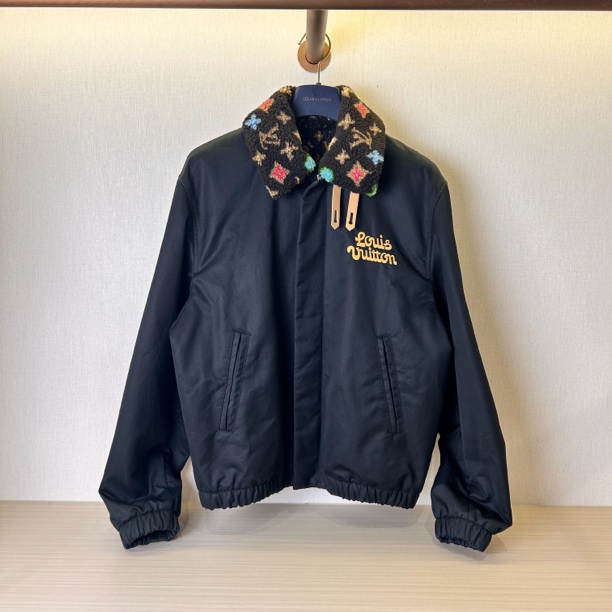 未使用 LouisVuitton/路易威登 LV 泰勒毛领满印外套/48码