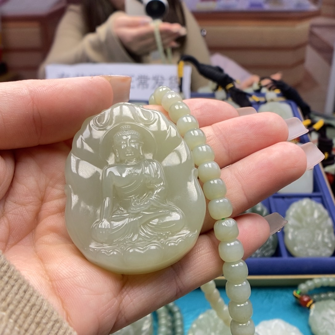 和田玉颈饰未镶嵌可****8