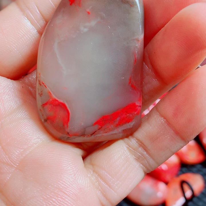 顺***流巴林石巴林鸡血吊坠一个