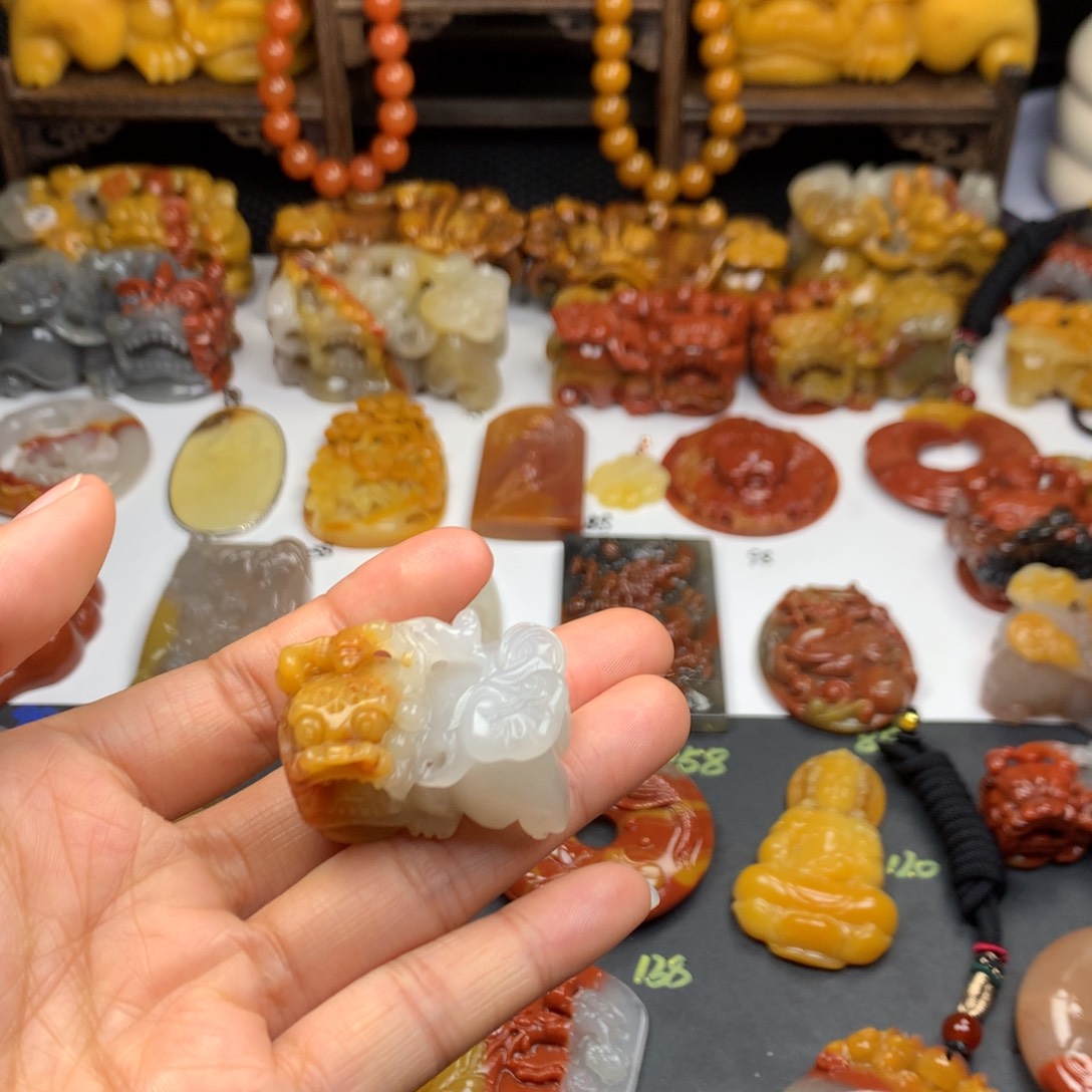 石英质玉（黄龙玉）挂件未镶嵌