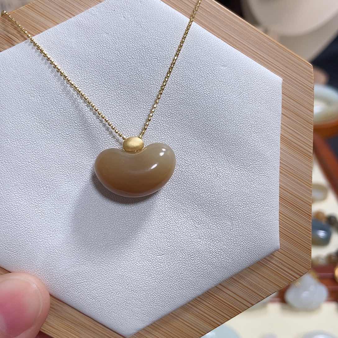 和田玉吊坠(赠链)18K金镶嵌