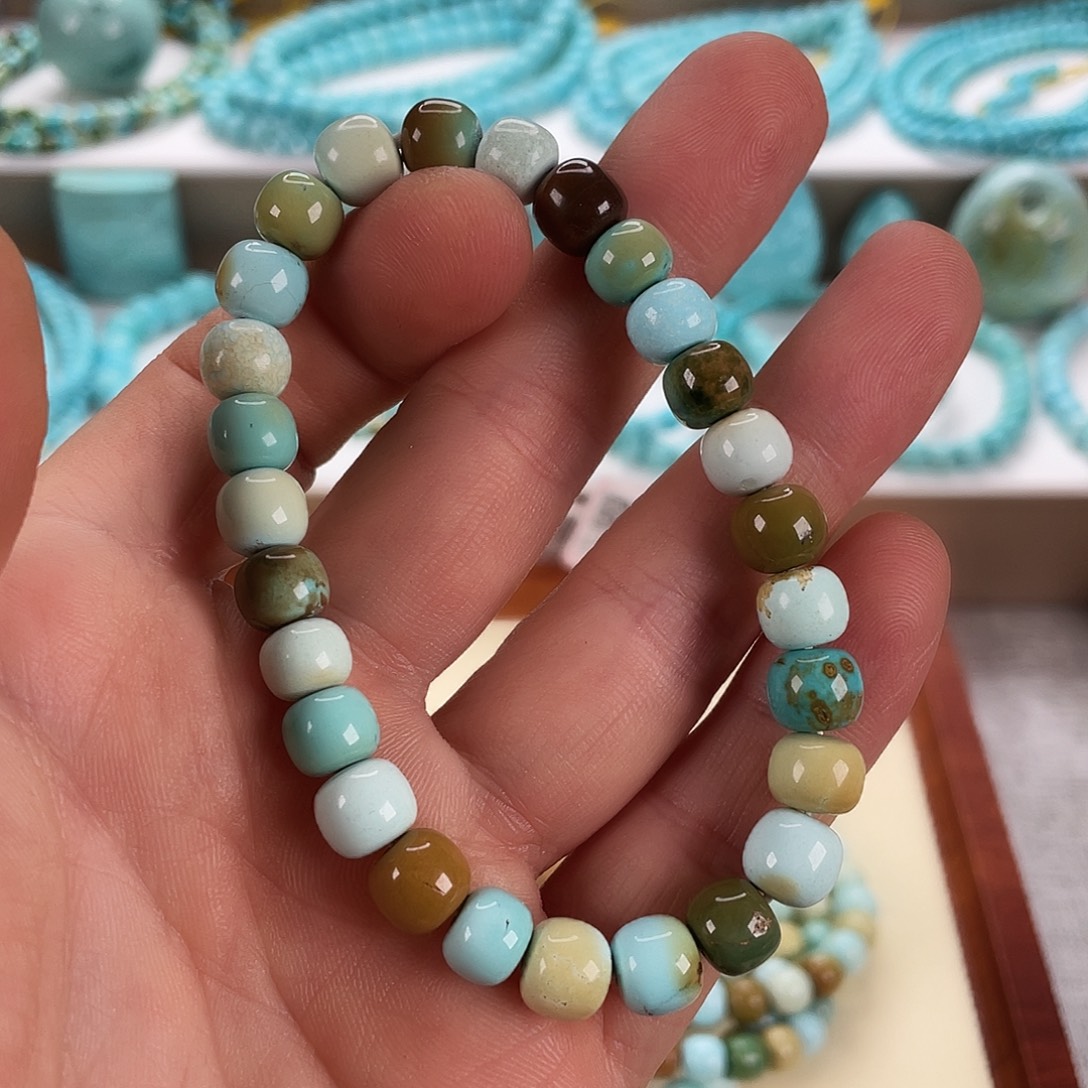 绿松石未镶嵌颈饰