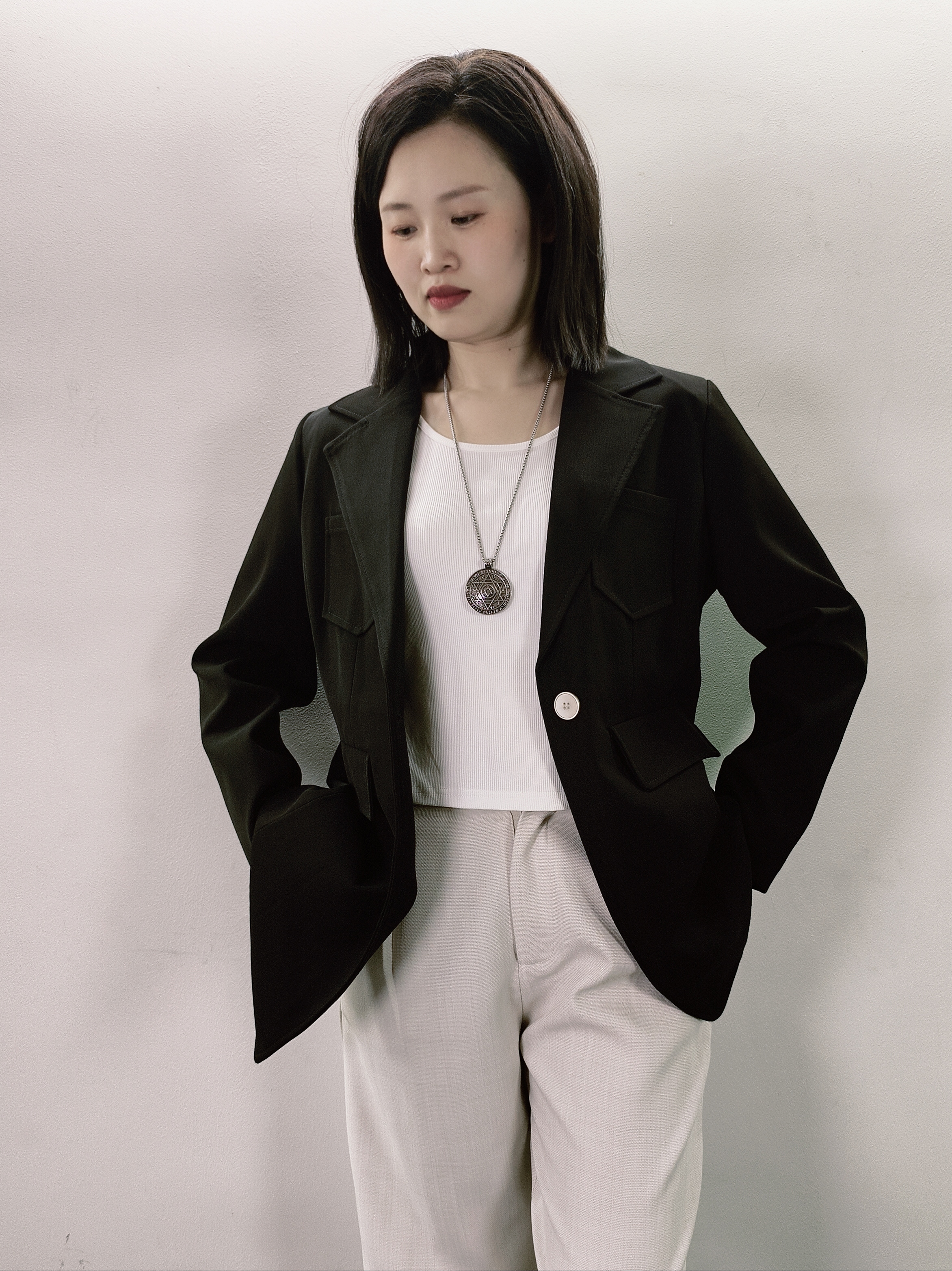 W7胸前小口袋修身外套