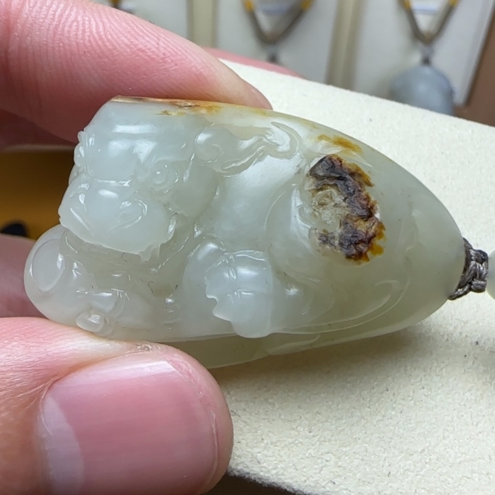 和田玉未镶嵌颈饰