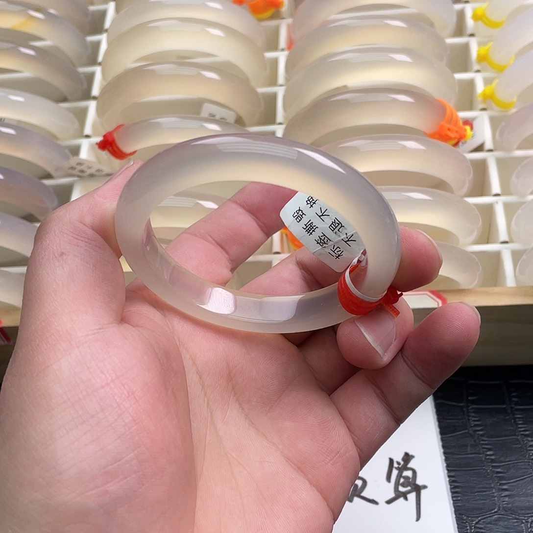 玛瑙/玉髓手镯未镶嵌