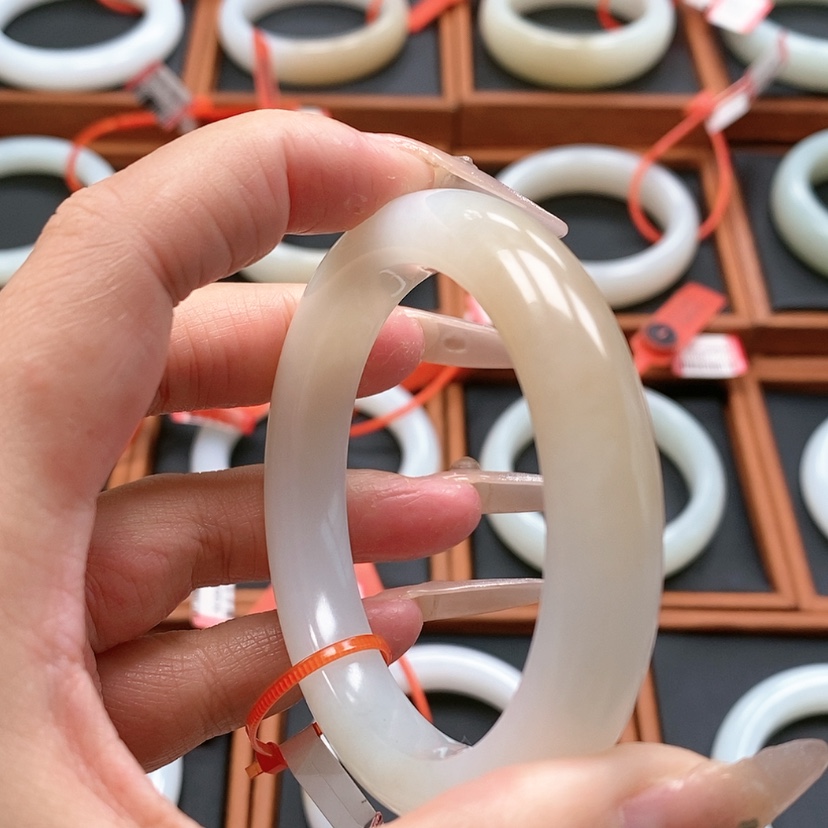 【闪购商品】未镶嵌手镯和田玉