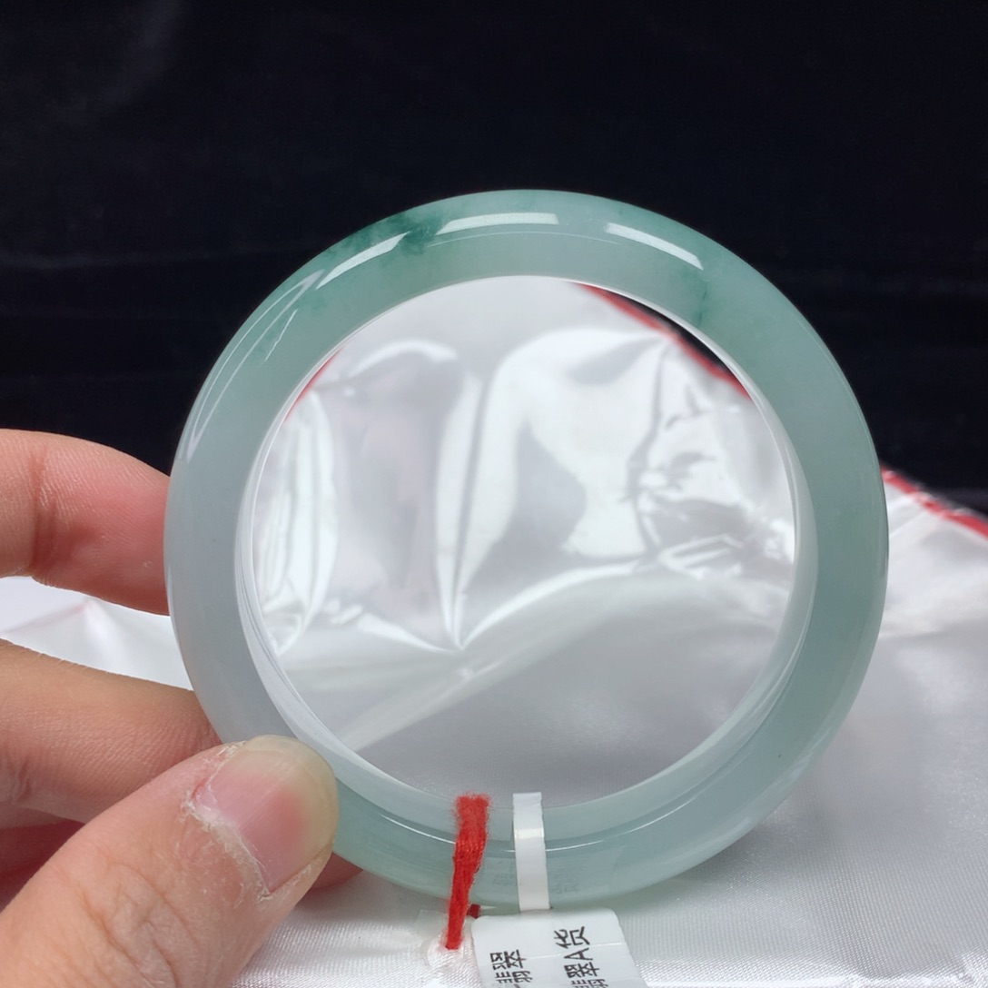 翡翠手镯（圆镯）未镶嵌56.8