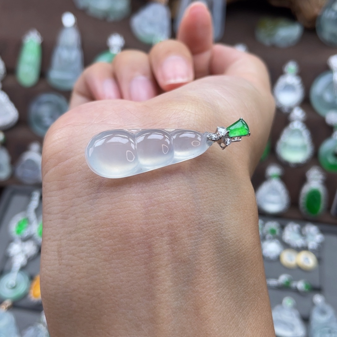 翡翠18K金镶嵌颈饰