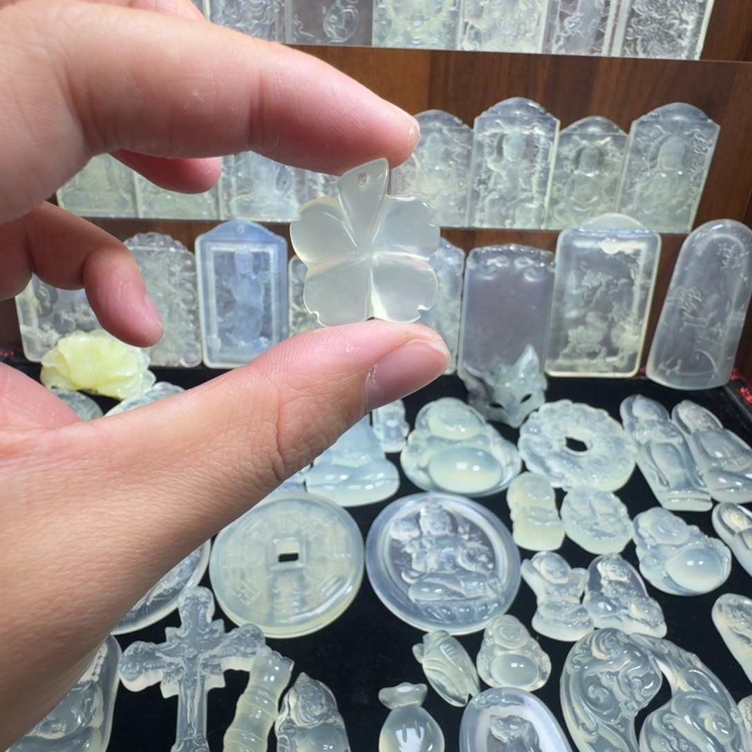 蛇纹石玉未镶嵌颈饰