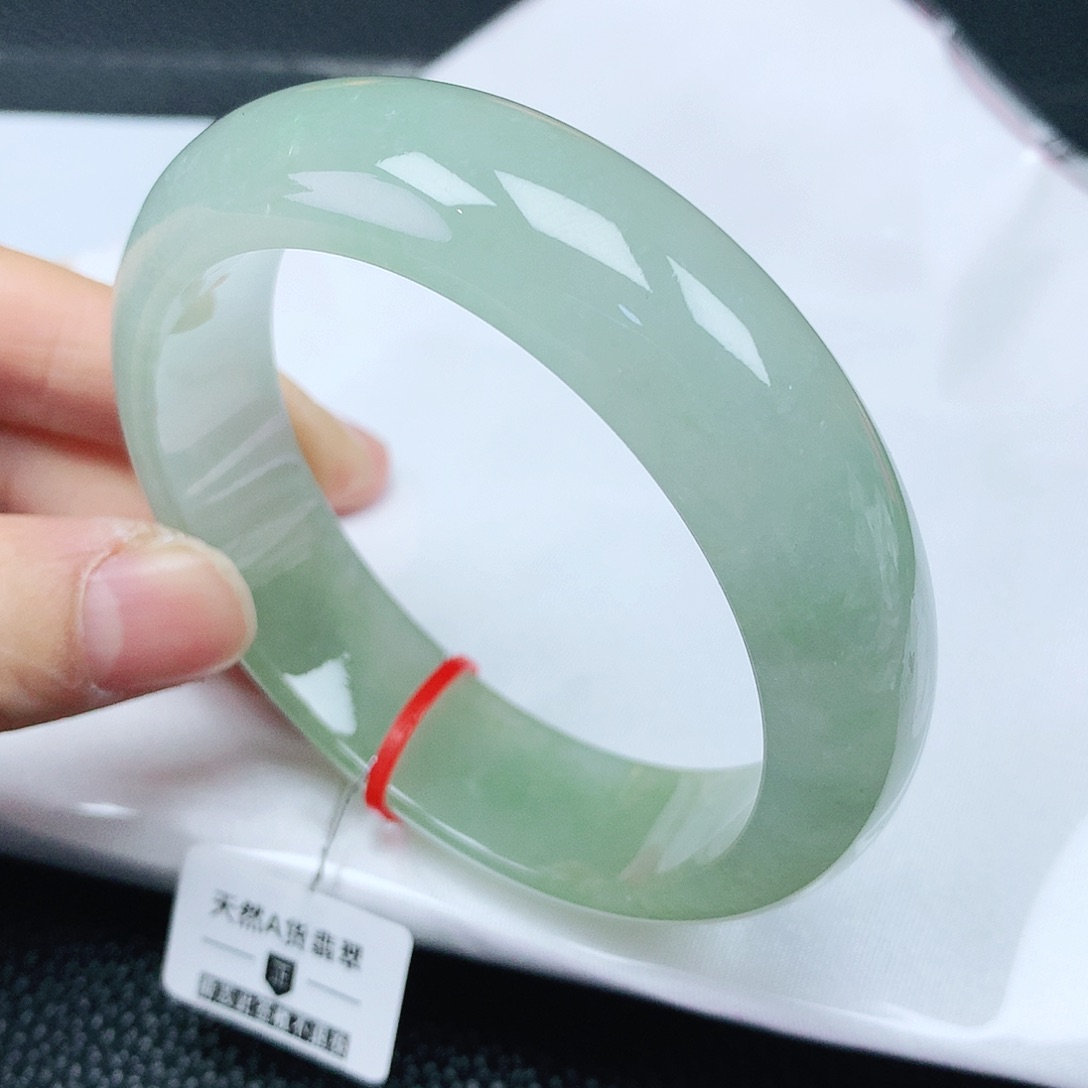 翡翠手镯未镶嵌58轮胎