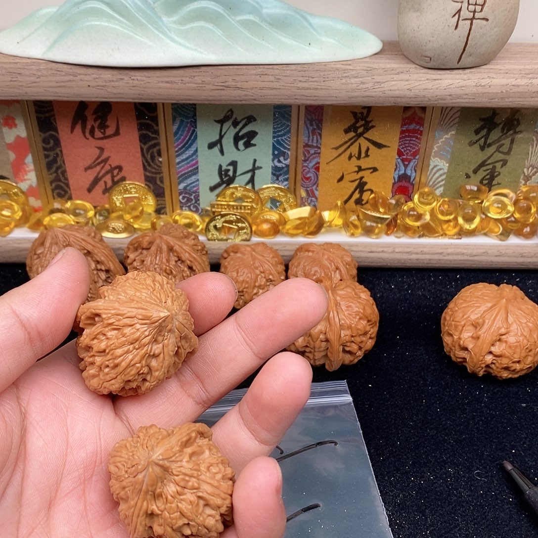 对***头文玩核桃把件大沽石