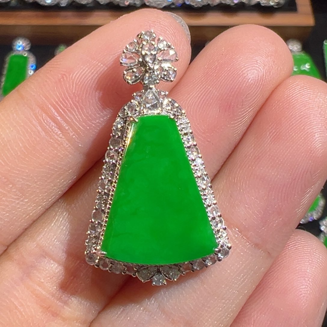 翡翠18K金镶嵌颈饰收到货48小时鉴赏期