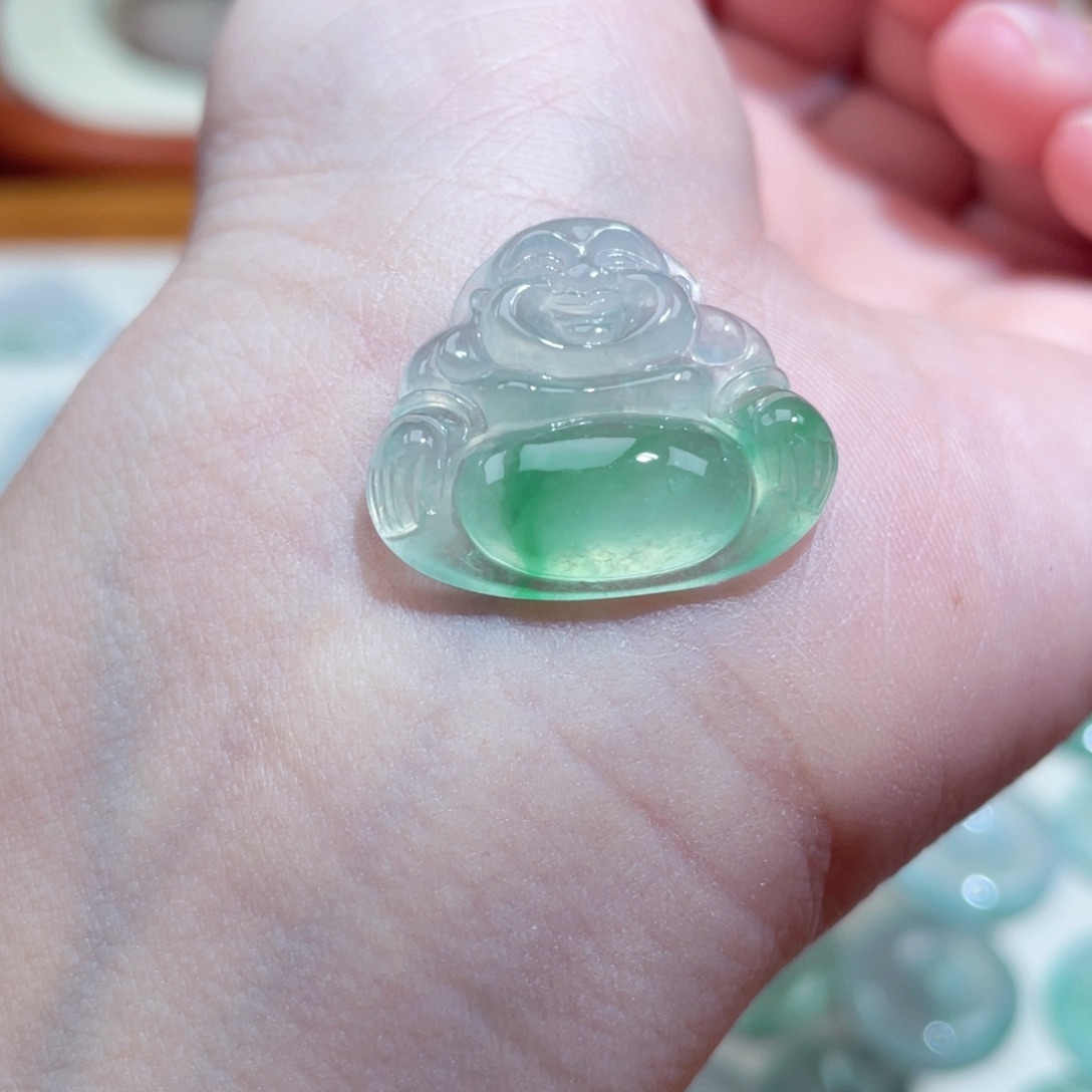 翡翠颈饰未镶嵌佛公