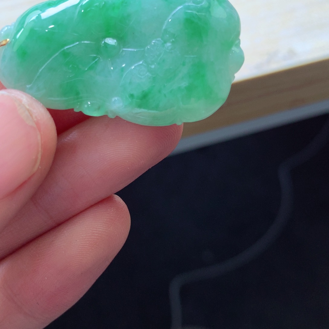 翡翠颈饰18K金镶嵌吊坠