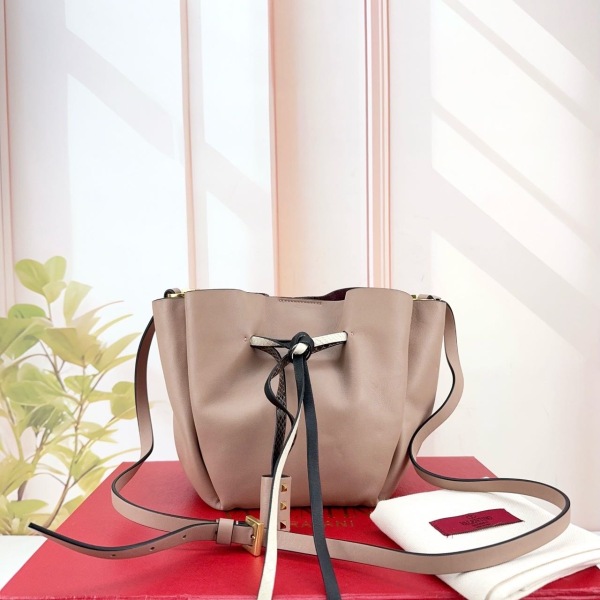 95新 Valentino/华伦天奴 95新/华伦天奴/包包/市场价18000/25020