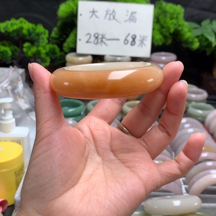 石英质玉（佘太翠）未镶嵌手镯55.8