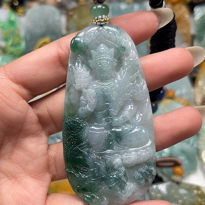 翡翠未镶嵌颈饰虚空藏