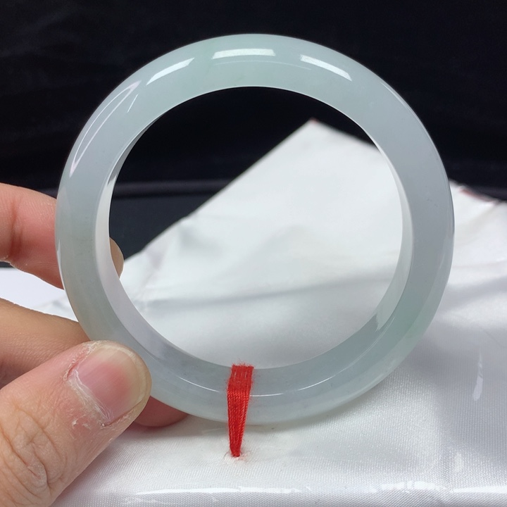 翡翠手镯（圆镯）未镶嵌56.3