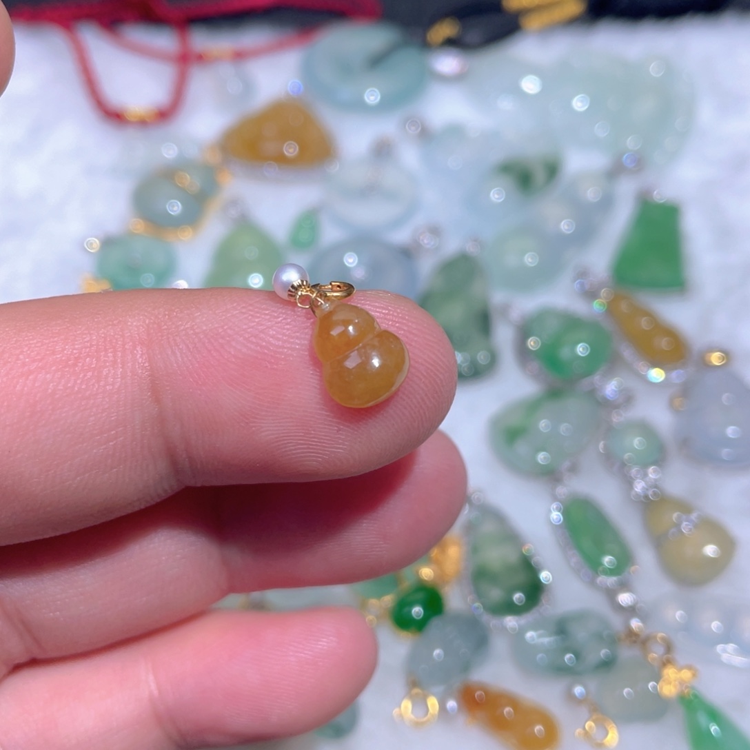 翡翠18K金镶嵌颈饰