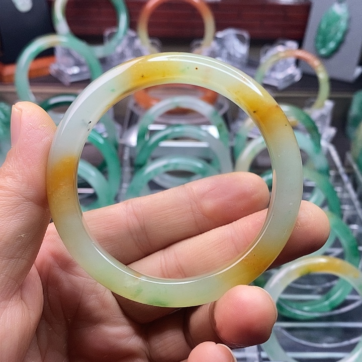 石英质玉手镯未镶嵌