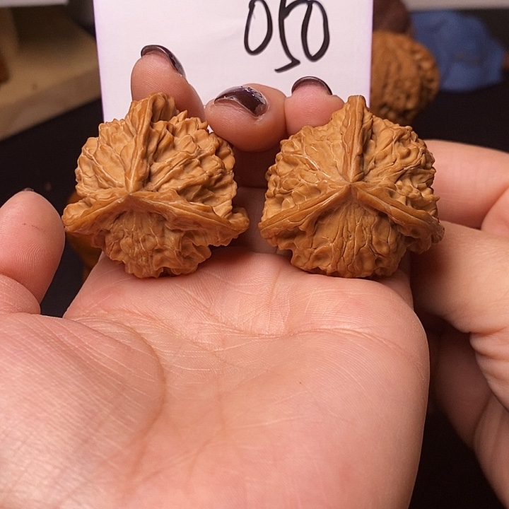 Y***h吊坠桃核文玩核桃盘山三棱40全品n