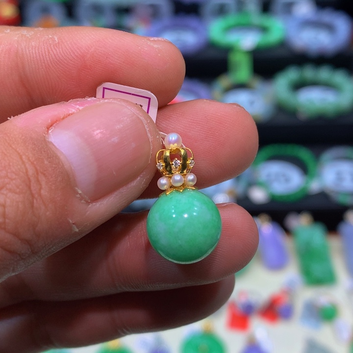 翡翠18K金镶嵌颈饰