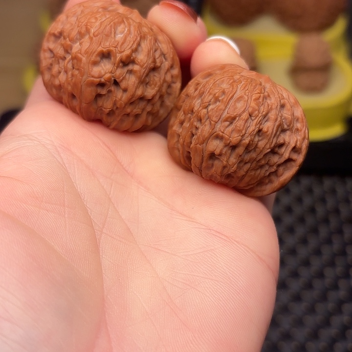 吊坠文玩核桃38红皮磨盘狮子头