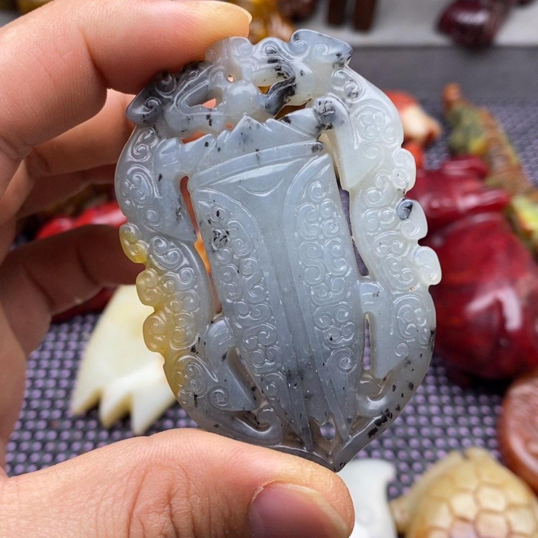 蛇纹石玉未镶嵌颈饰