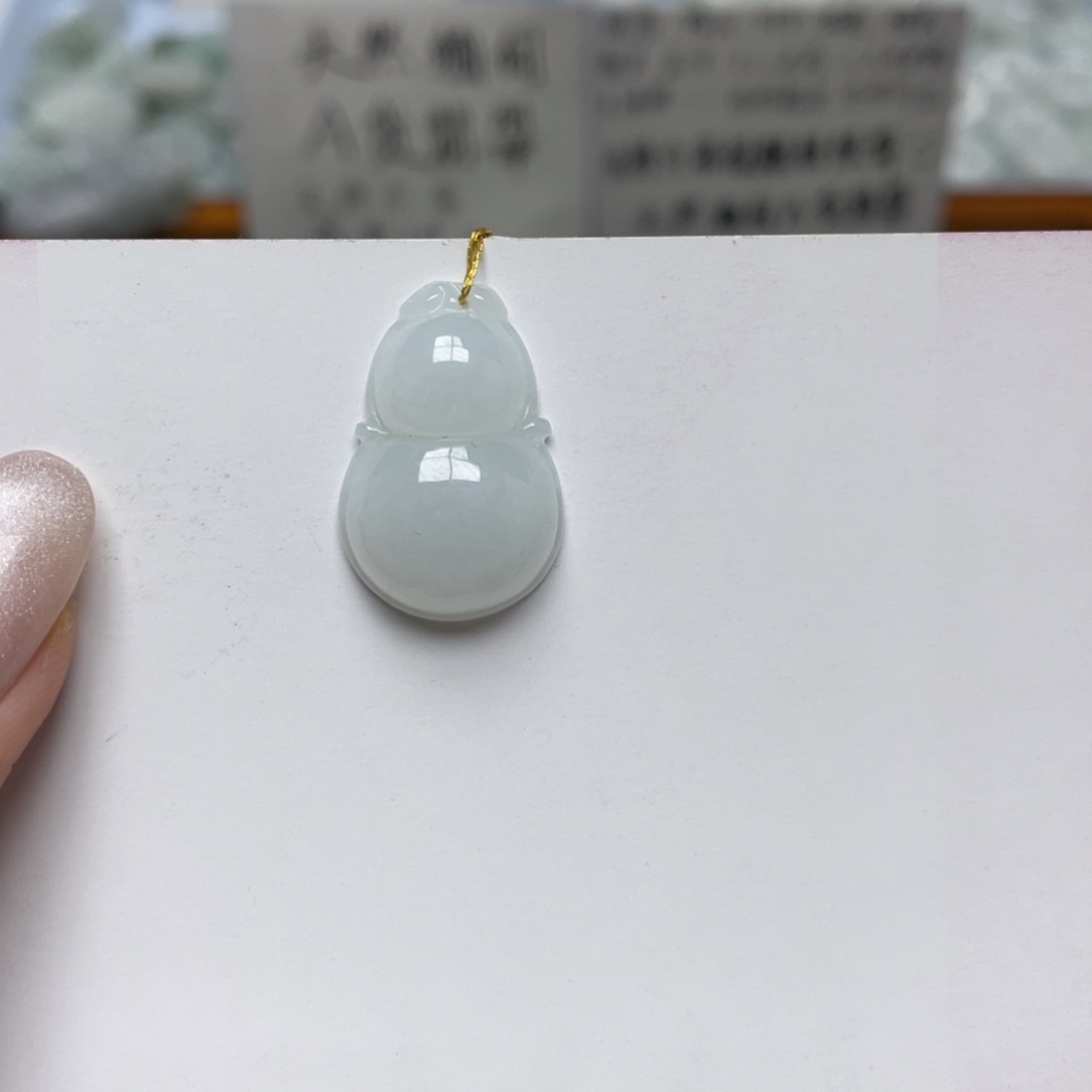 翡翠未镶嵌颈饰葫芦