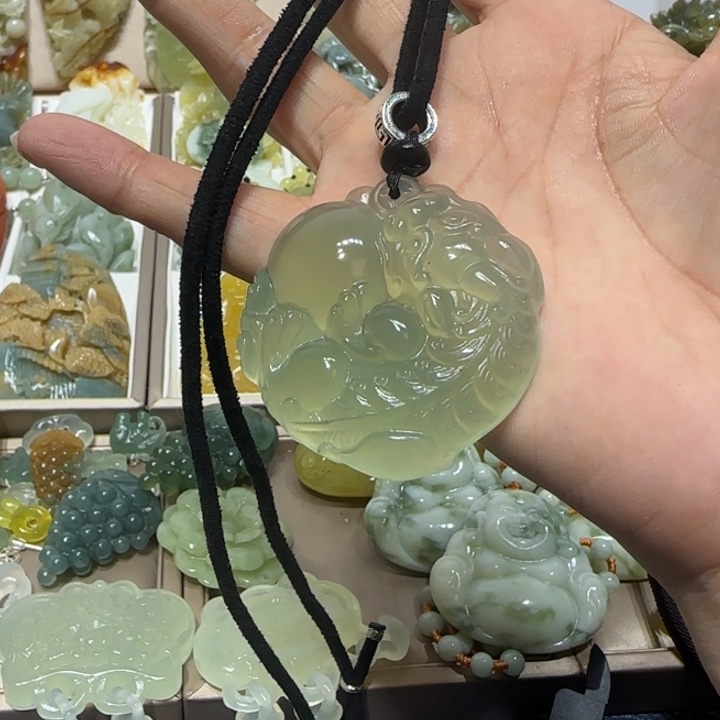 蛇纹石玉吊坠未镶嵌