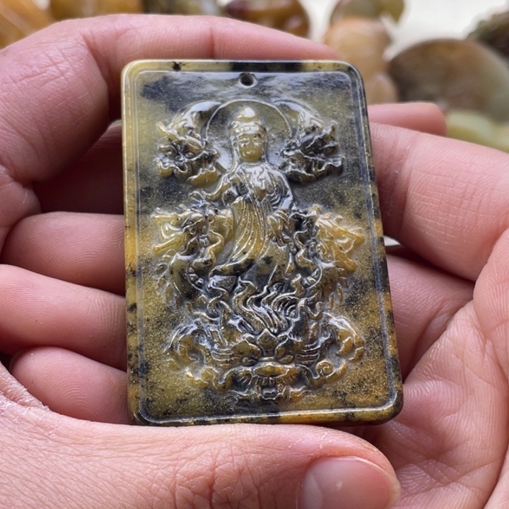 蛇纹石玉颈饰未镶嵌