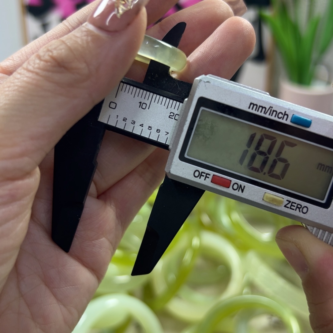 蛇纹石玉手镯未镶嵌496 